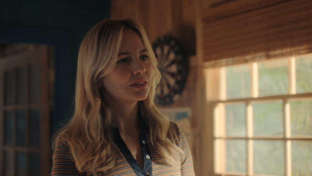 Adelaide Clemens - R.J. Decker S01E02