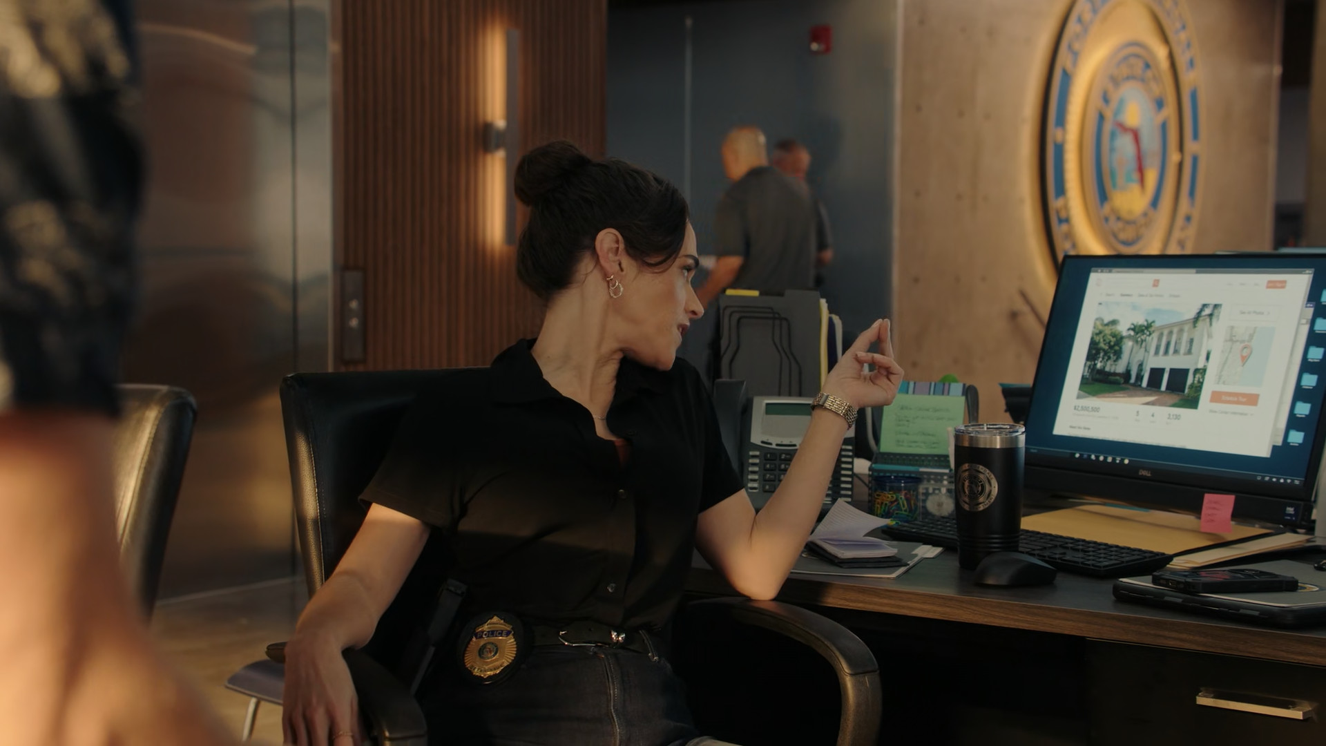 Bevin Bru - R.J. Decker S01E04