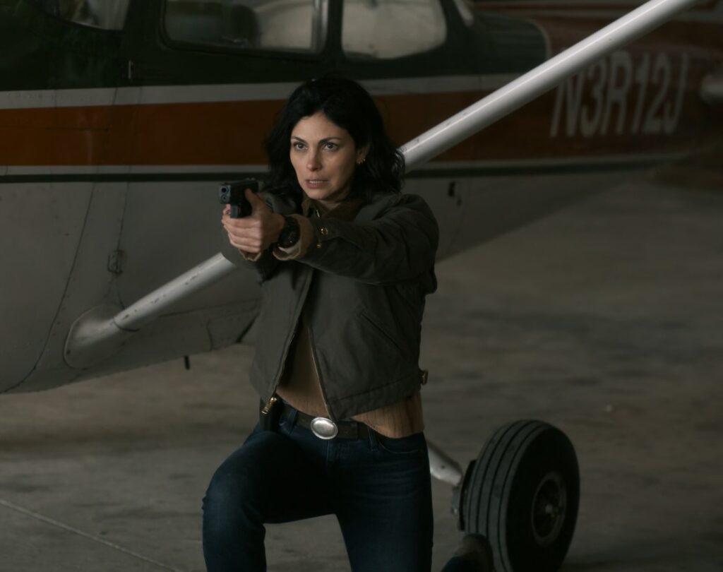 Morena Baccarin – Sheriff Country S01E20