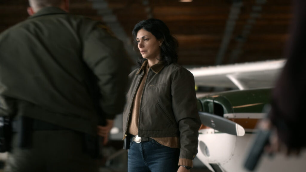 Morena Baccarin – Sheriff Country S01E20